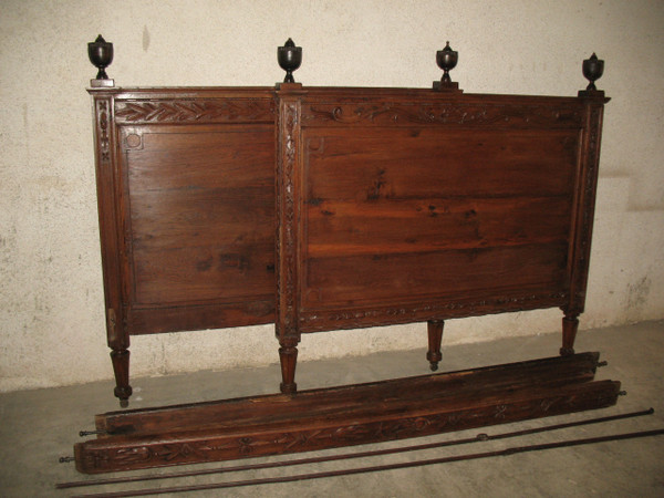 Late 18th century carved oak alcove bed complete with rails and casters