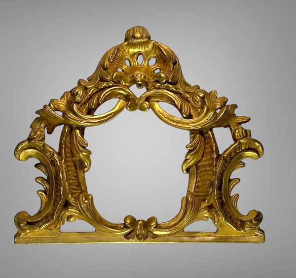 19th CENTURY WOODWORK ELEMENT IN LOUIS XV STYLE GILT WOOD, 30 CM HIGH