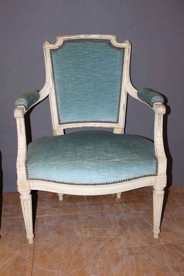 Paire De Fauteuils De Style Louis XVI En Noyer Laqué Blanc Vers 1900