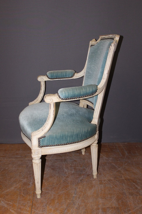 Paire De Fauteuils De Style Louis XVI En Noyer Laqué Blanc Vers 1900