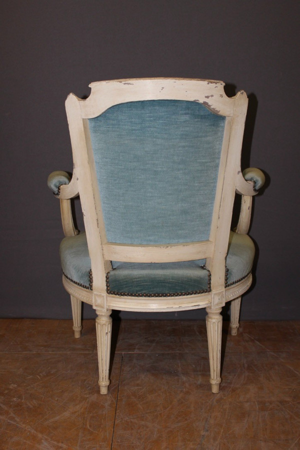 Paire De Fauteuils De Style Louis XVI En Noyer Laqué Blanc Vers 1900