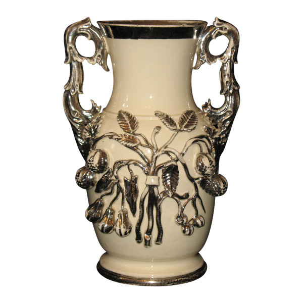 Vaso in terracotta Langeais decorato con uva spina e peri, XIX secolo