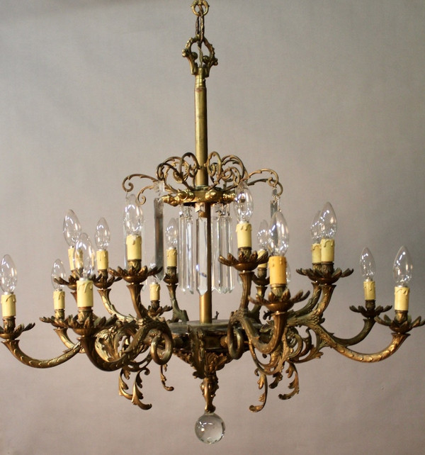 16-Light Bronze Chandelier With Pendants