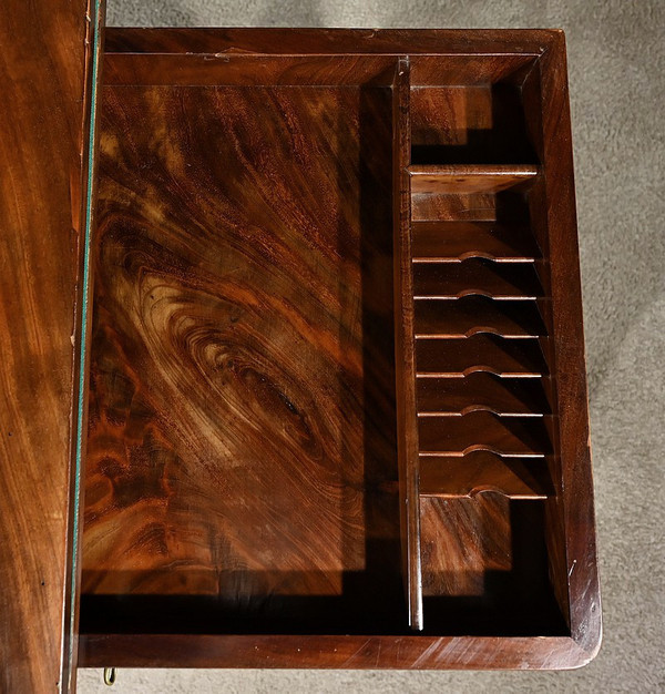 Mahogany burl game table, Restoration period - Early 19th century