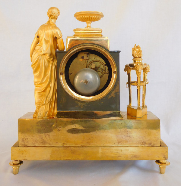 Ravrio: Empire period clock in patinated bronze with mercury gilding - signed