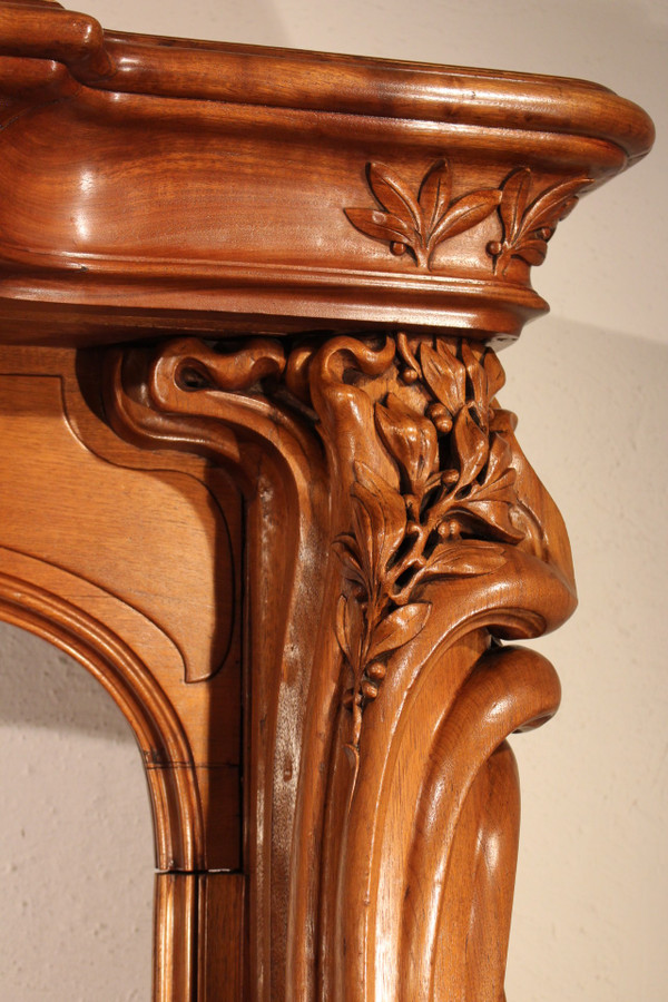  Art Nouveau mantel