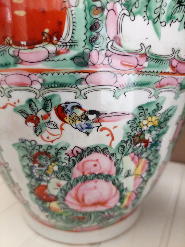 Paire de vases en porcelaine Chinoise de Macau fin 19ème