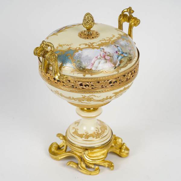 A Sèvres Porcelain Bonbonnière 1844