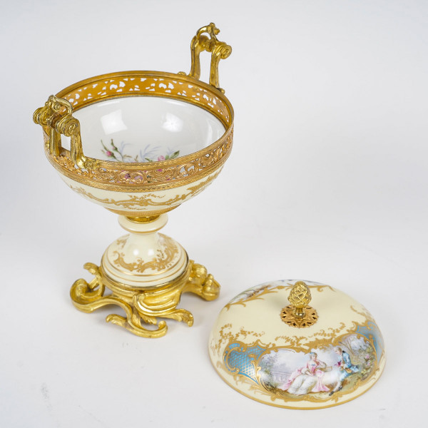 A Sèvres Porcelain Bonbonnière 1844