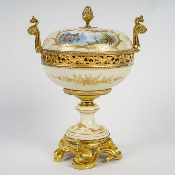 A Sèvres Porcelain Bonbonnière 1844