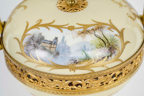 A Sèvres Porcelain Bonbonnière 1844