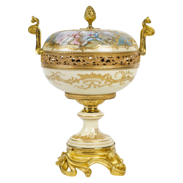 A Sèvres Porcelain Bonbonnière 1844