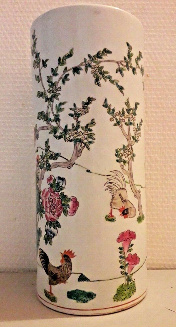 Vaso in porcellana asiatica decorato con galli fine XIX secolo