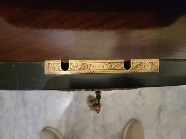 Petite table coiffeuse signée par Jean Pierre Tahan ebeniste de Napoléon III