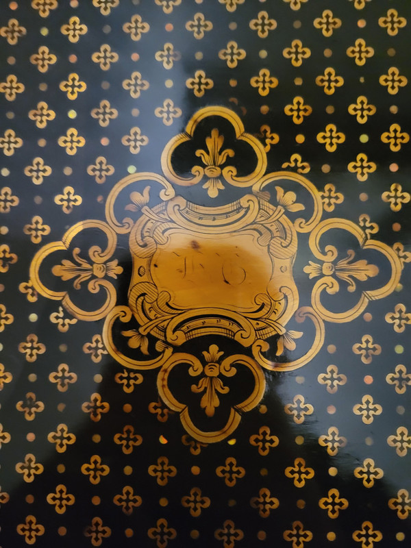 Petite table coiffeuse signée par Jean Pierre Tahan ebeniste de Napoléon III