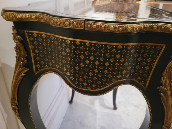 Petite table coiffeuse signée par Jean Pierre Tahan ebeniste de Napoléon III