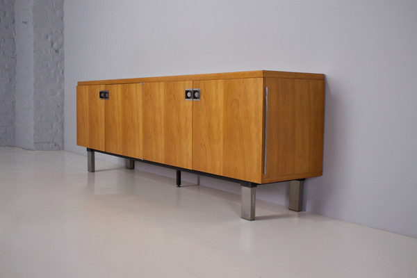 Französisches modernistisches Sideboard.