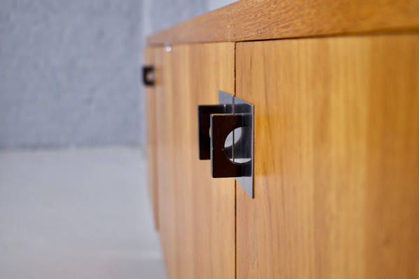 Französisches modernistisches Sideboard.