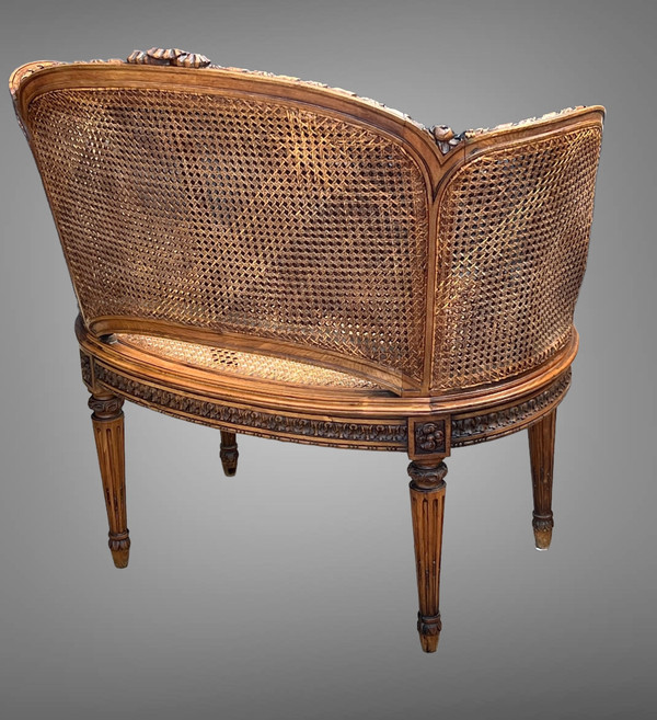 PAIRE DE GRANDS ET LARGES FAUTEUILS CANNÉS EN NOYER DU XIXe DE STYLE LOUIS XVI