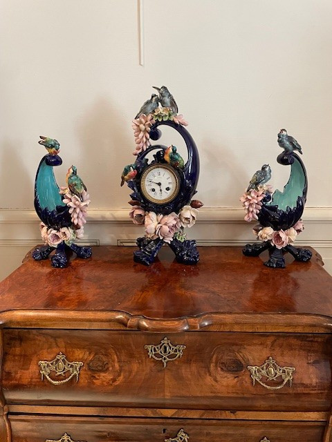 Triptych composed of a clock and two vases