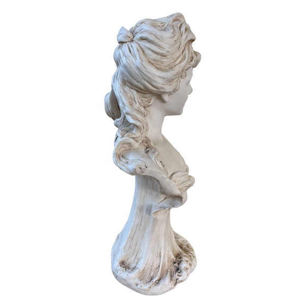 Bust statue of a woman in cream porcelain - Royal Dux (Bohemian) - Art Nouveau (1900)