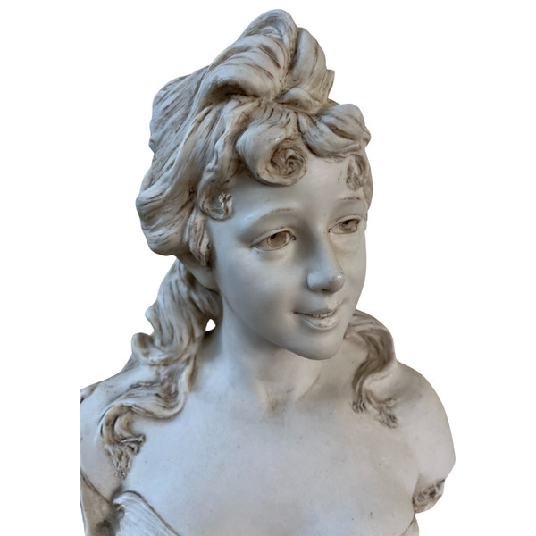 Bust statue of a woman in cream porcelain - Royal Dux (Bohemian) - Art Nouveau (1900)