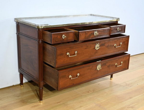 Cuban Mahogany Chest of Drawers, Louis XVI Period – 2nd Part 18th Century