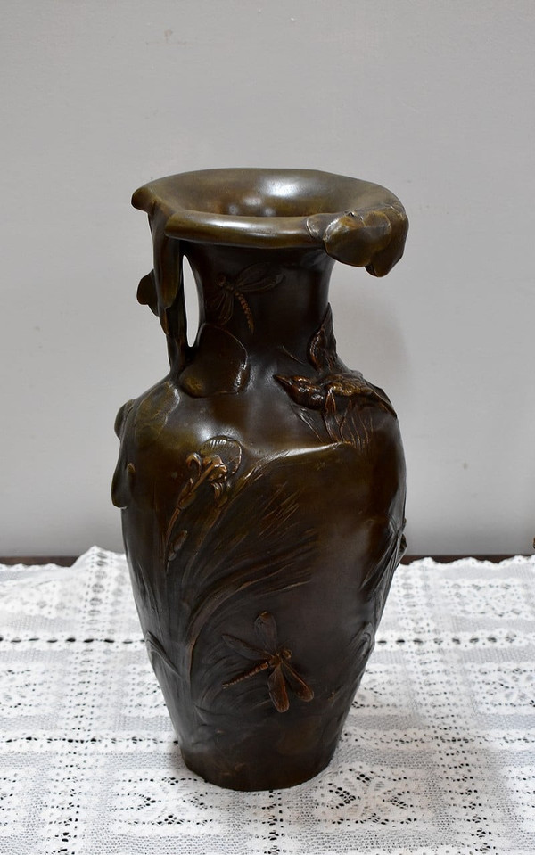 Paire de vases en Régule signés A. Moreau - XIXe