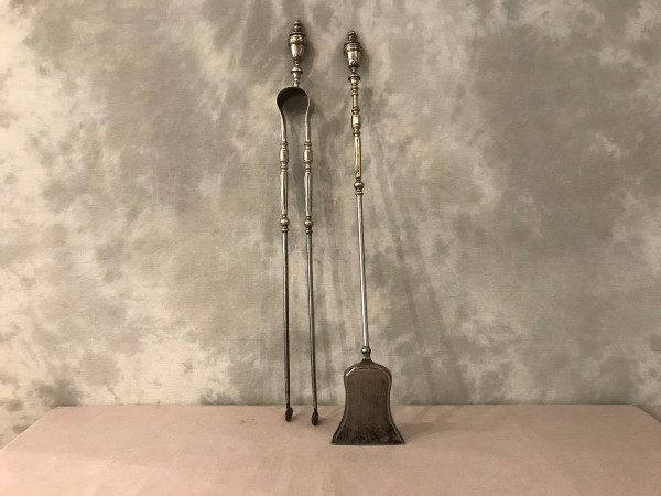 Beautiful set of a shovel and pliers in iron and silvered bronze from the 19th century 