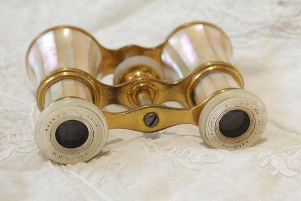 Pair of mother-of-pearl theater binoculars Maison Crosti Bordeaux late 19th century