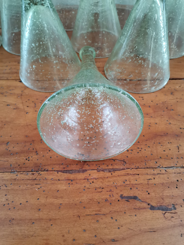 Series of 14 hanging cups in bubbled Biot glass from the 70s80s