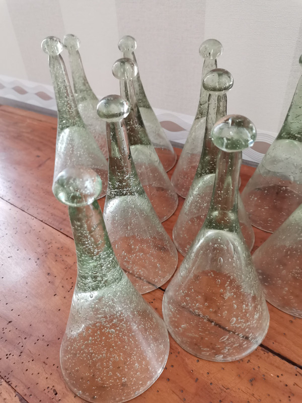 Series of 14 hanging cups in bubbled Biot glass from the 70s80s