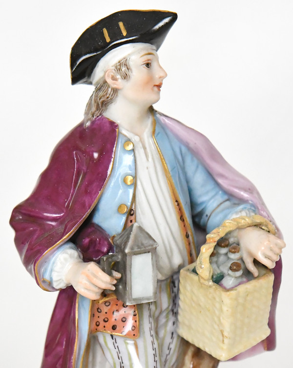 Statuetta in porcellana di Meissen della serie "Cries de Paris", modello 17