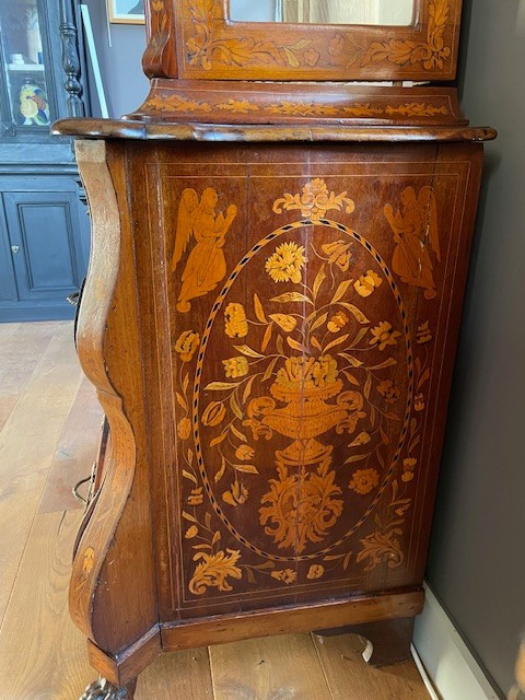 Dutch double-body display cabinet circa 1750, opening with four drawers on the lower part.