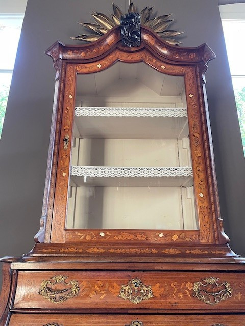 Dutch double-body display cabinet circa 1750, opening with four drawers on the lower part.