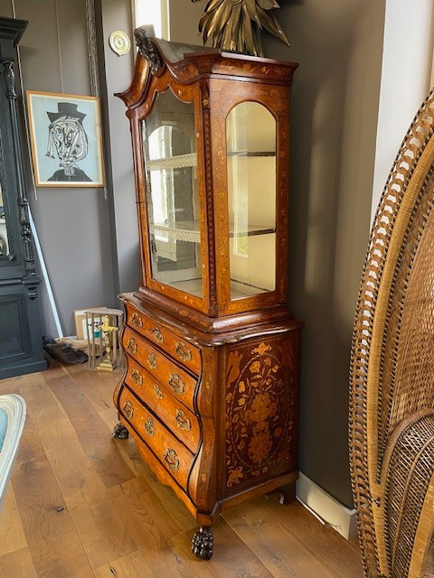 Dutch double-body display cabinet circa 1750, opening with four drawers on the lower part.