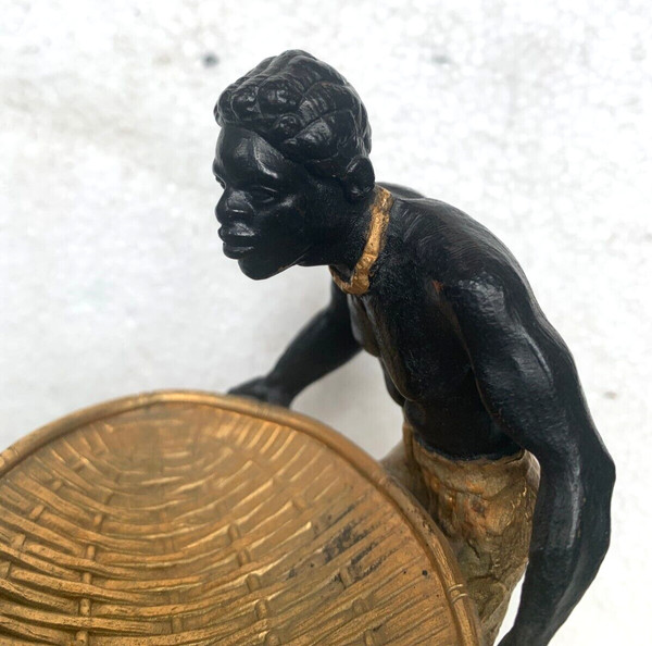 "L'homme au panier tressé " Groupe en bronze a double patine XX siècle