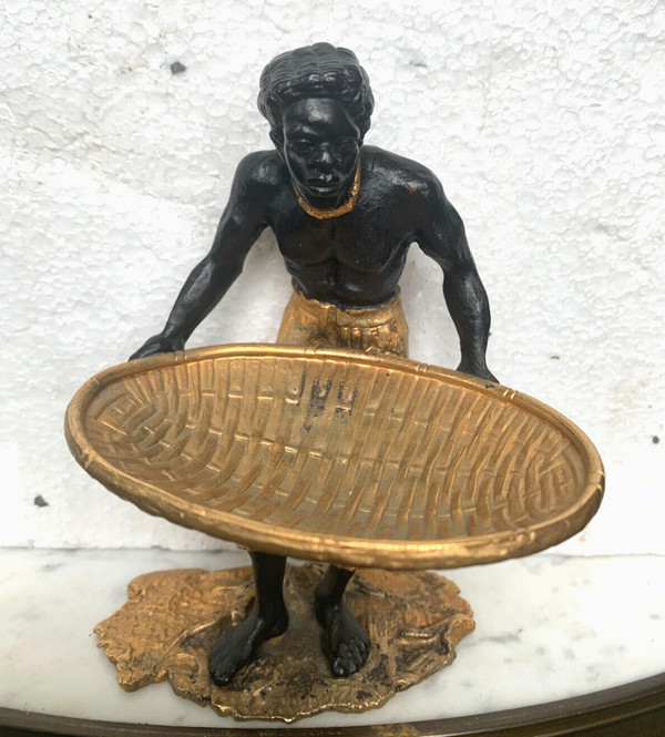 "L'homme au panier tressé " Groupe en bronze a double patine XX siècle