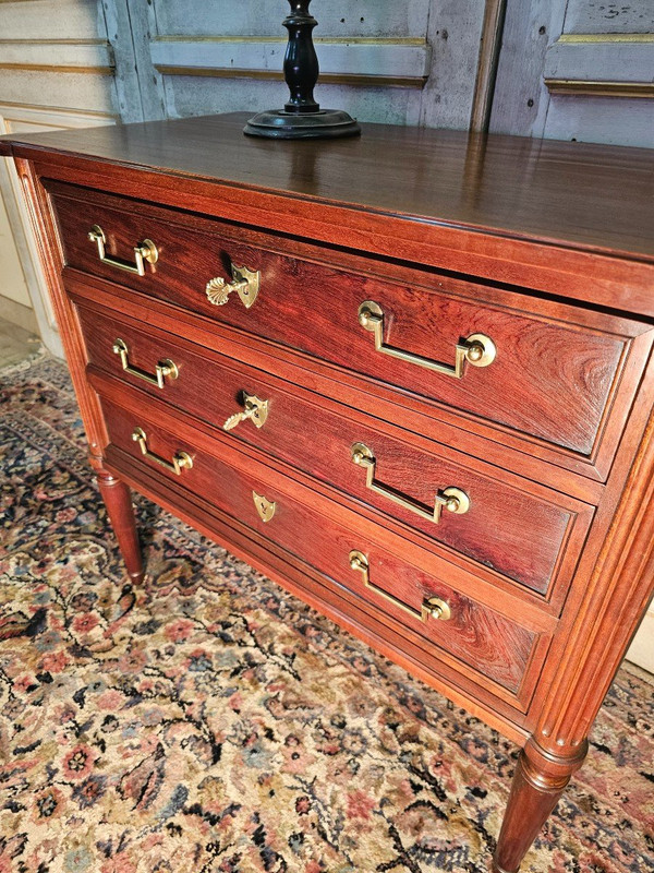 Small Louis XVI mahogany chest of drawers 19 ème