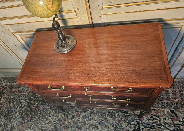 Small Louis XVI mahogany chest of drawers 19 ème