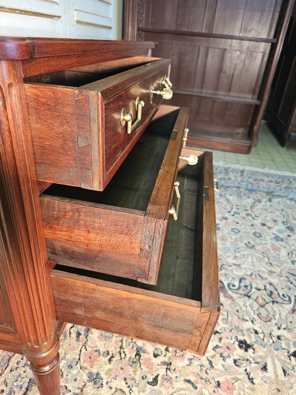 Small Louis XVI mahogany chest of drawers 19 ème