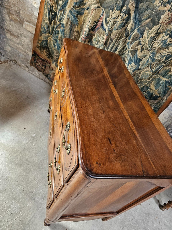 18th Century Louis XV Slightly Curved Walnut Chest Of Drawers