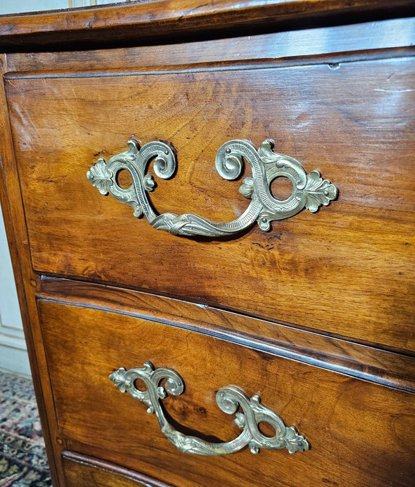 18 th C Walnut Louis XV Curved Chest Of Drawers