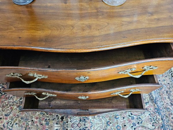 18 th C Walnut Louis XV Curved Chest Of Drawers