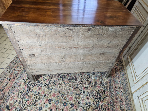 18 th C Walnut Louis XV Curved Chest Of Drawers