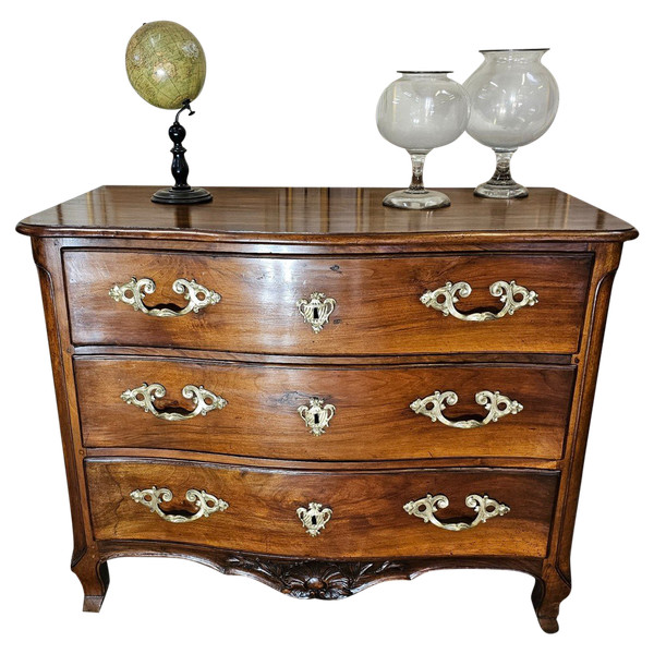 18 th C Walnut Louis XV Curved Chest Of Drawers