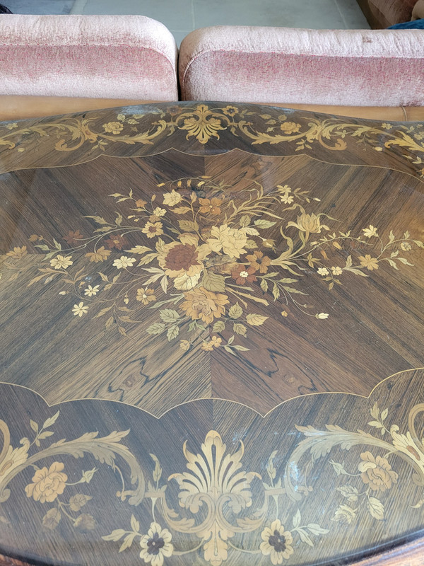 Beautiful late 19th or early 20th century, Louis XV-style, fully inlaid desk.