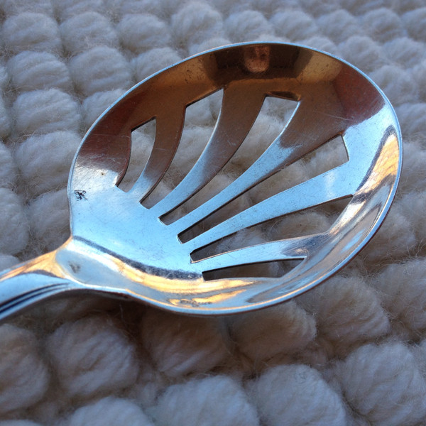 Attractive and practical silver-plated Ercuis silverware ice-cube serving spoon