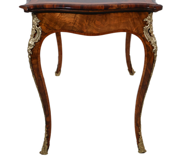 Table à jeux en ronce de noyer Edwards et Roberts circa 1890