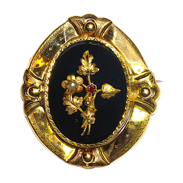 Onyx 1900 brooch